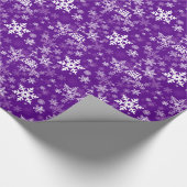Festliches Schneeflocke-Muster für jeder in Lila Geschenkpapier (Ecke)