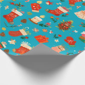 Festliches Weihnachtsmuster mit Strümpfen Geschenkpapier (Ecke)