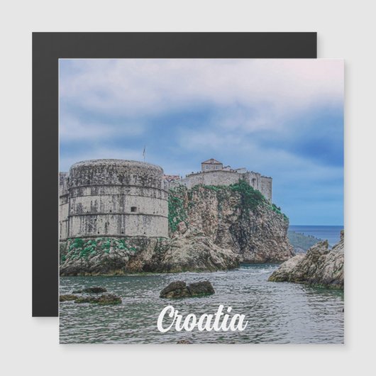 Festung Mauern, Felsküste und Meer in Kroatien Mag Magnetkarte (Vorne/Hinten)