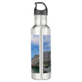 Festungsmauern, Felsküste und Meer in Kroatien Edelstahlflasche (Rückseite)