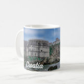 Festungsmauern, Felsküste und Meer in Kroatien Kaffeetasse (Vorderseite Links)