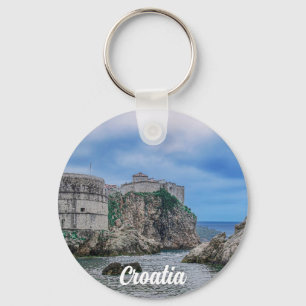 Festungsmauern, Felsküste und Meer in Kroatien Schlüsselanhänger