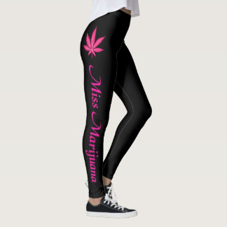 Festzug Fräulein-MJ, der die Regel-schwarzen Leggings