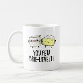 Feta Brie-lieve It Funny Cheese Pun Kaffeetasse (Links)