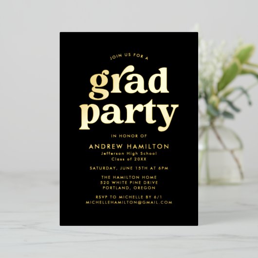 Fett Black and Gold Foto Graduation Party Folieneinladung (Stehend vorne)