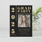 Fett Black Gold Typografy Foto Graduation Party Einladung (Stehend Vorderseite)
