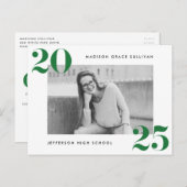 Fett Class of 2025 Green Foto Graduation Party Einladungspostkarte (Vorne/Hinten)