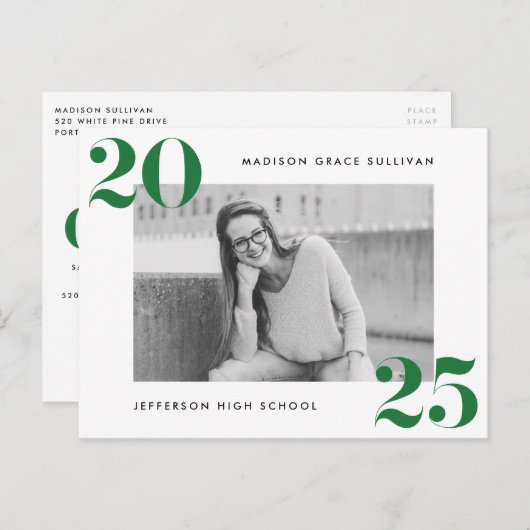 Fett Class of 2025 Green Foto Graduation Party Einladungspostkarte (Vorne/Hinten)