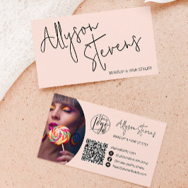 Fett formatiertes Schriftzeichen-Logo für moderne  Visitenkarte