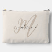 Fett formatiertes Skript Beige Name und Monogramm Zubehörtasche (Vorderseite)
