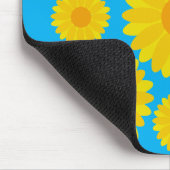 Fett Gelb und orange Blume auf blauem Hintergrund Mousepad (Ecke)
