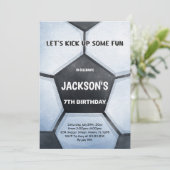 Fett grünes Feld Sport Party Thema für Kinder Einladung (Stehend Vorderseite)