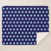 Fett Light Blue Polka Dots auf Navy Blue Sherpadecke (Vorderseite (Horizontal))