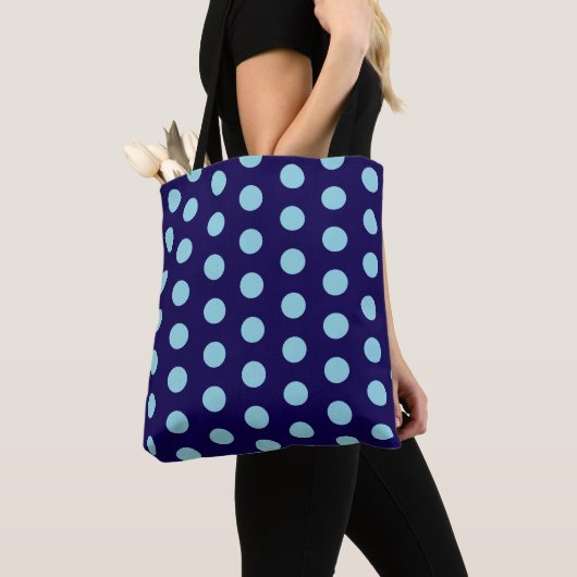 Fett Light Blue Polka Dots auf Navy Blue Tasche (Von Nahem)