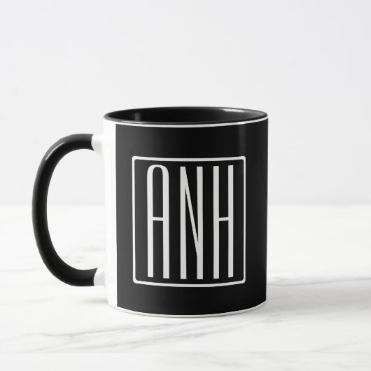 Fett Modern 3 Initialen Monogramm | Schwarz weiß Tasse (Links)