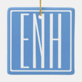 Fett Modern 3 Initialen Monogramm | Soft Blue Keramikornament (Rückseite)