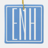 Fett Modern 3 Initialen Monogramm | Soft Blue Keramikornament (Vorderseite)