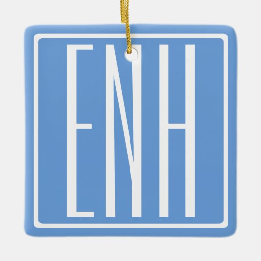 Fett Modern 3 Initialen Monogramm | Soft Blue Keramikornament (Vorderseite)