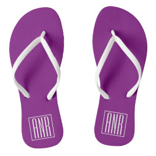 Fett Modern 3 Initialen Monogramm Weiß und Lila Badesandalen