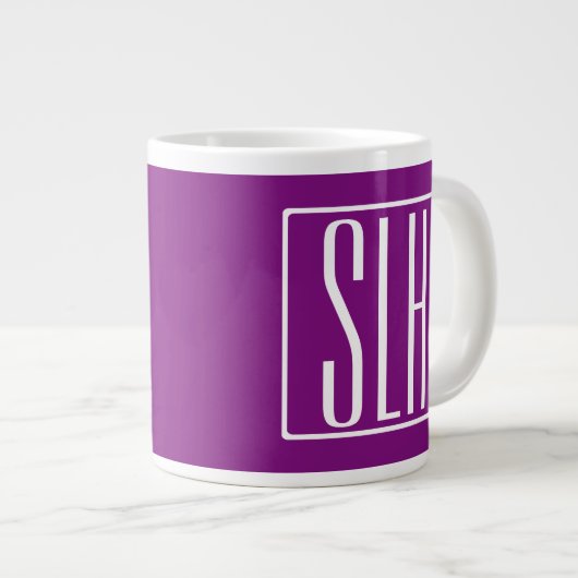 Fett Modern 3 Initialen Monogramm | Weiß und Lila Jumbo-Tasse (Vorderseite Rechts)