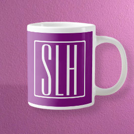 Fett Modern 3 Initialen Monogramm | Weiß und Lila Jumbo-Tasse