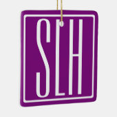 Fett Modern 3 Initialen Monogramm | Weiß und Lila Keramikornament (Rechts)