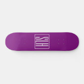 Fett Modern 3 Initialen Monogramm | Weiß und Lila Skateboard (Horizontal)