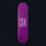 Fett Modern 3 Initialen Monogramm | Weiß und Lila Skateboard<br><div class="desc">Weißer Text und weißer Rahmen auf lila (veränderbare Hintergrundfarbe).</div>