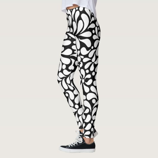 Fett moderne weiße Blume auf schwarzem Hintergrund Leggings (Links)