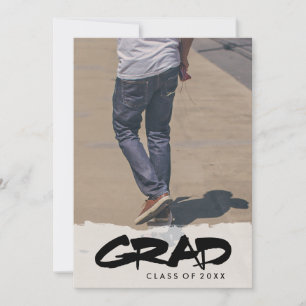 Fett Modernes Black Text Boy Graduation Party Foto Einladung
