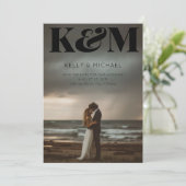 Fett Monogram Black Initials Modernes Foto Hochzei Save The Date (Stehend Vorderseite)