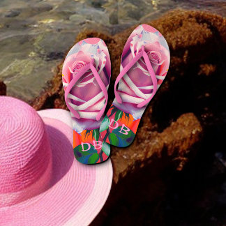 Fett rosa Rosen Bohemisch Künstlerische Blüte Mit  Badesandalen