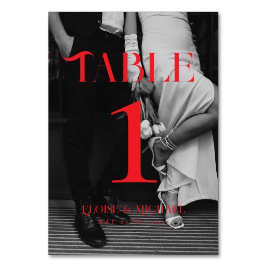 Fett rotes modernes Schwarz-Weiß-Foto Hochzeit Tischnummer (Vorderseite)