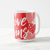 Fett rotes Rosa "Liebe is the Answer" Grafisches T Kaffeetasse (VorderseiteRechts)