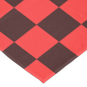 Fett rotes und schwarzes kariertes Musterdesign Tischdecke (Schrägansicht)