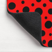 Fett rotes und schwarzes Punkte-Muster-Design Mousepad (Ecke)