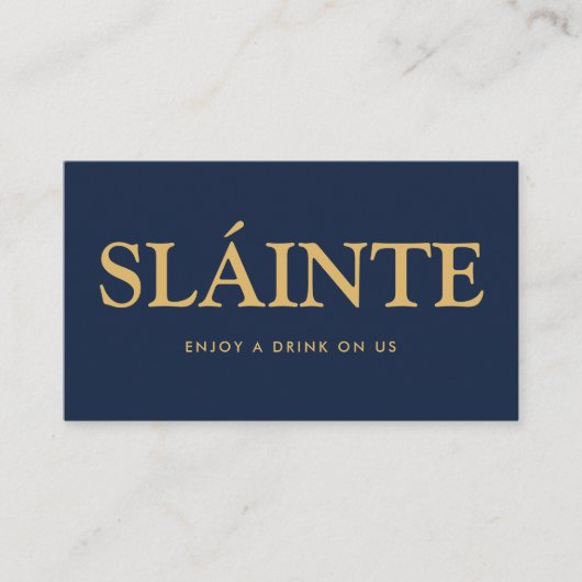 Fett Schriftart "Sláinte" Irish Gaelic Free Drinks Begleitkarte (Vorderseite)