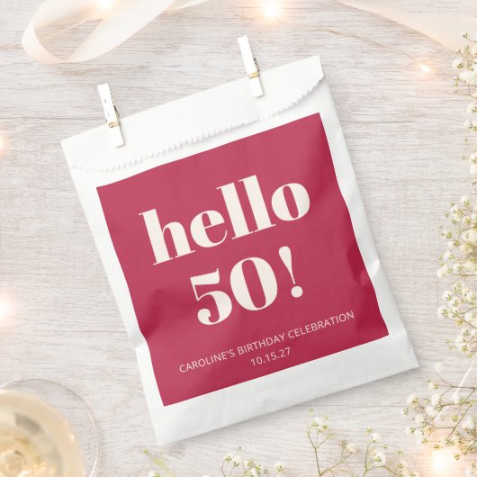 Fett Typografie Magenta Red Ivory Modern Geburtsta Geschenktütchen (Ausgeschnitten)