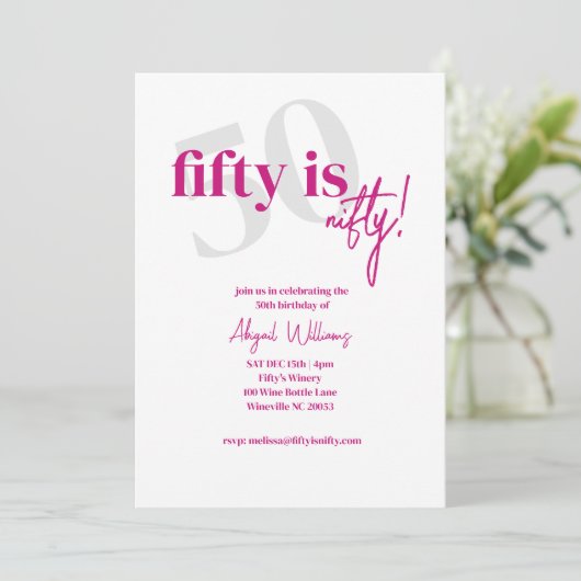 Fett Typografie mit Kalligrafie 50 Nifty Geburtsta Einladung (Stehend Vorderseite)