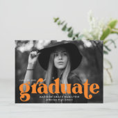 Fett Typografie Orange Foto Graduation Party Einladung (Stehend Vorderseite)
