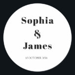 Fett Typografie White Minimalistisch Wedding Runder Aufkleber<br><div class="desc">Einfach personalisieren, indem Sie jede Information ersetzen. Stellen Sie sicher, dass Sie die Vorschau vor dem Hinzufügen zum Warenkorb Karo haben. Anzeigen des Auflistungslinks auf dieser Seite, um alle passenden Elemente in diesem Design anzuzeigen</div>