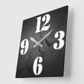 Fett-Zahlenfokus auf schwarzem Schiefer Quadratische Wanduhr (Winkel)