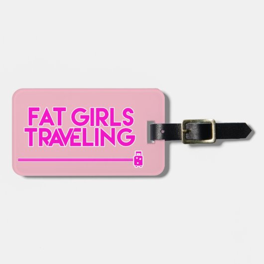 Fette Mädchen-reisender Gepäckanhänger (Vorderseite horizontal)