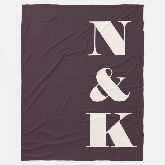 Fette moderne Monogrammanfänge Pflaume Elfenbein N Fleecedecke (Vorderseite)