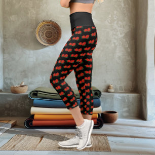 Fette rote traditionelle Rosen-Tätowierung Schwarz Capri Leggings