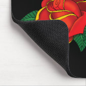 Fette rote traditionelle Rosen-Tätowierung Schwarz Mousepad (Ecke)