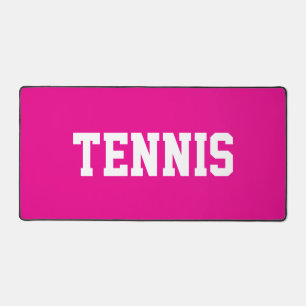 Fette sportliche weiße TENNIS-Schrift auf strahlen Schreibtischunterlage