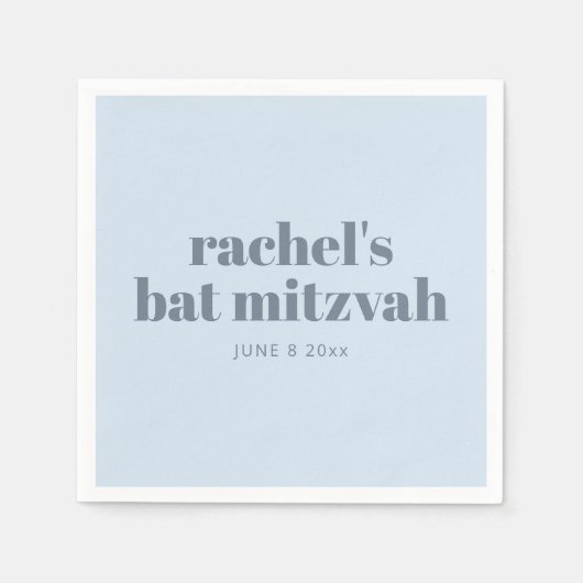 Fette Typografie Cool Soft Blau Bat Mitzvah Name Serviette (Vorderseite)