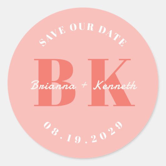 Fette Typografie Korallen-Monogramm Save-the-Date Runder Aufkleber (Vorderseite)