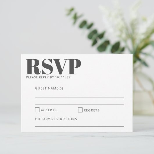 Fette Typografie Schwarz und Weiß Moderne Hochzeit RSVP Karte (Stehend Vorderseite)